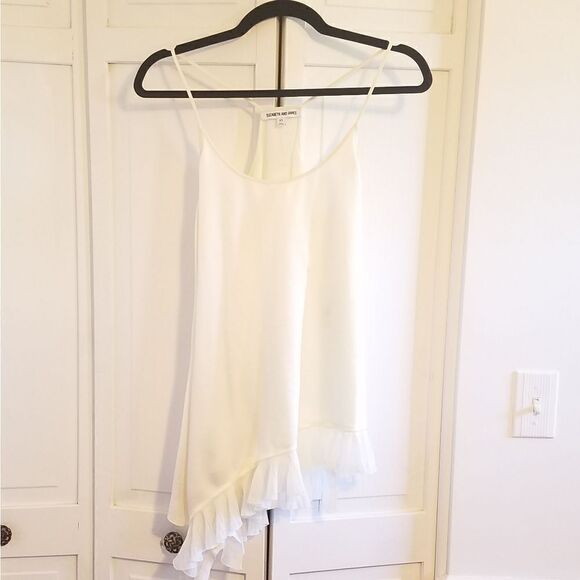 Elizabeth and James Angela Asymmetrical Ruffle Top - Picture 3 of 8